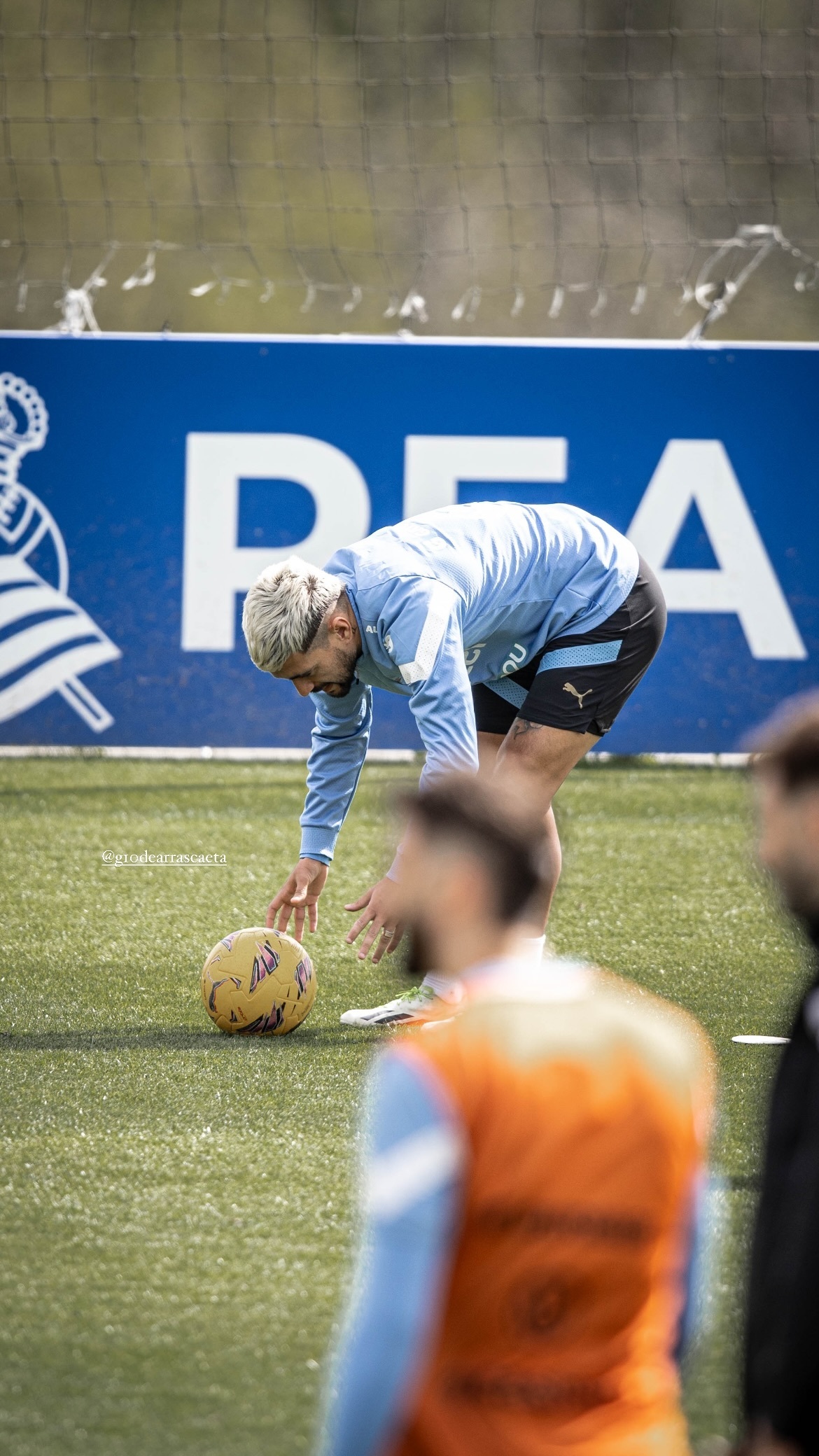 乐鱼app-乌拉圭队员在荷甲联赛中获得精彩进球(乌拉圭荷兰足球实力) 第1张 乐鱼app-乌拉圭队员在荷甲联赛中获得精彩进球(乌拉圭荷兰足球实力) 第1张