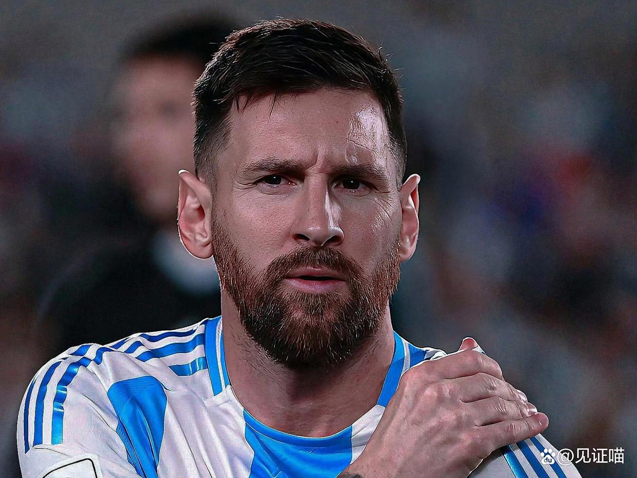 乐鱼app-梅西梅开二度：助巴萨-战胜对手，表现出色(梅西走到生涯十字路口 豪赌巴萨or赴巴黎抱大腿?)  第2张